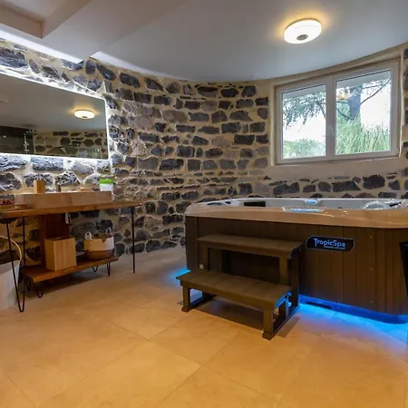 La Demeure Des Sens Avec Et Sauna Bed & Breakfast